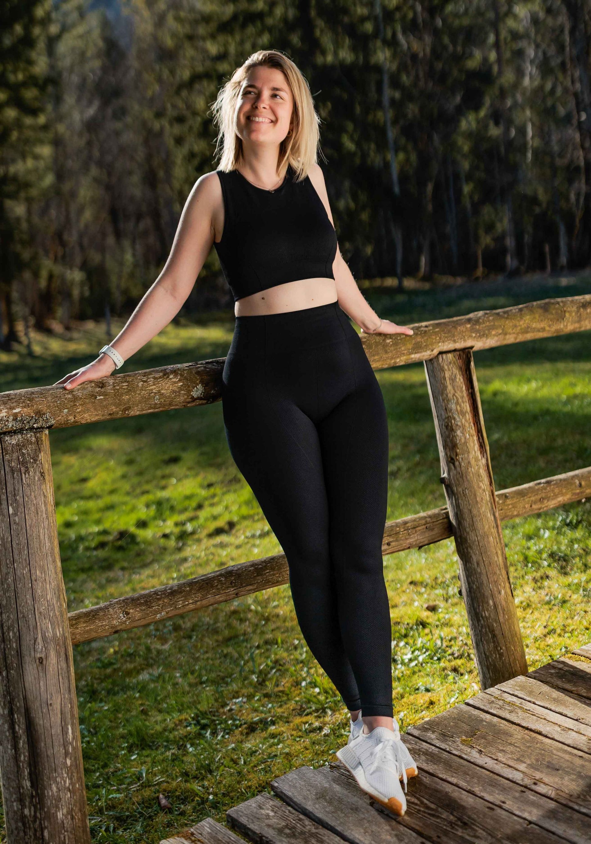https://cdn02.plentymarkets.com/kj3gyi1vb7wj/item/images/259/full/Wandern-Leggings-Wanderleggings-Damen-leggins-Yoga-Wanderhose-Mountainero-35.jpg